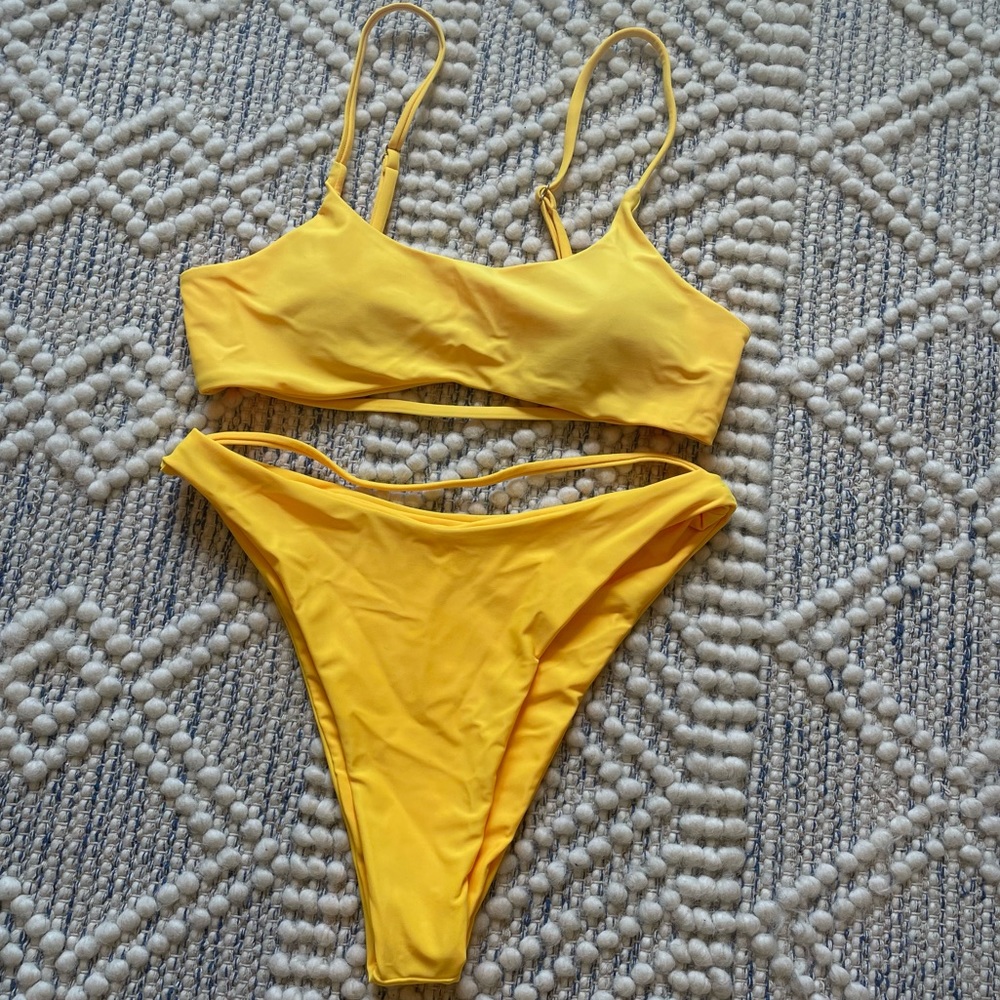 High-waisted cheeky yellow bikini - never worn!